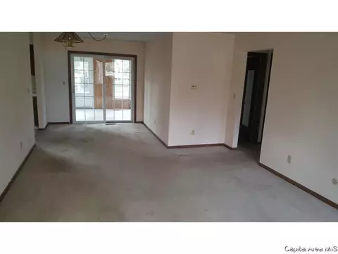 3225 Clarendon, Springfield, IL 62704 photo 2