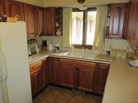 2212 Montclair Dr, Springfield, IL 62704 photo 9