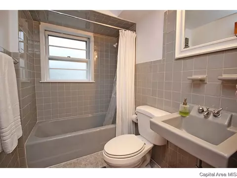 2006 Cambridge, Springfield, IL 62704 photo 27