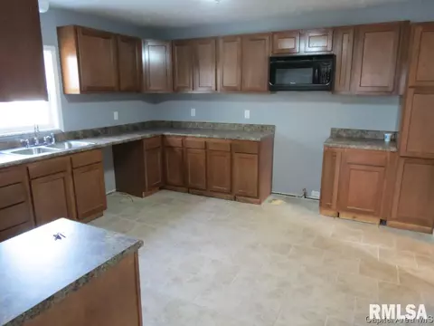 2161 E Reservoir St, Springfield, IL 62702 photo 4