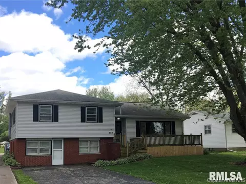 405 N Maple St, Abingdon, IL 61410 photo 2