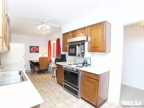 2000 S Noble Ave, Springfield, IL 62704 photo 9