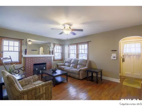 2412 S 8th St, Springfield, IL 62703 photo 2