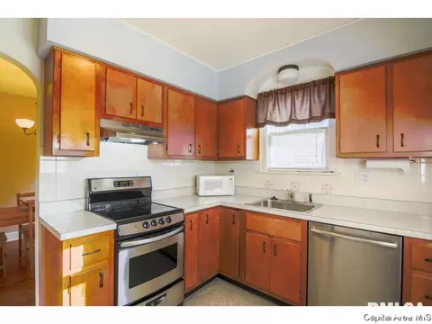 2412 S 8th St, Springfield, IL 62703 photo 3