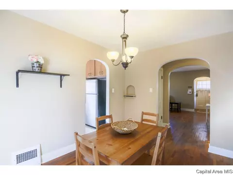 2412 S 8th St, Springfield, IL 62703 photo 4