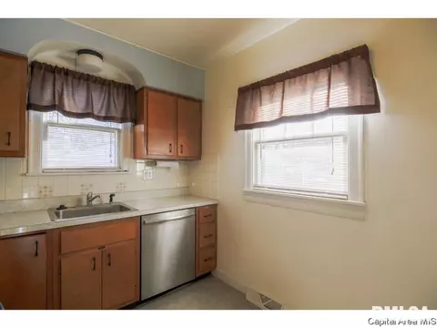 2412 S 8th St, Springfield, IL 62703 photo 11
