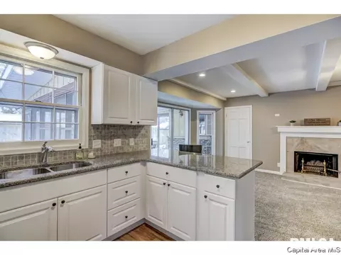 61 Interlacken, Springfield, IL 62704 photo 6