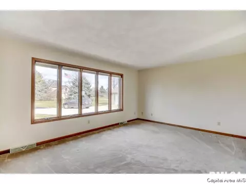 3912 Rochester Rd, Springfield, IL 62712 photo 7