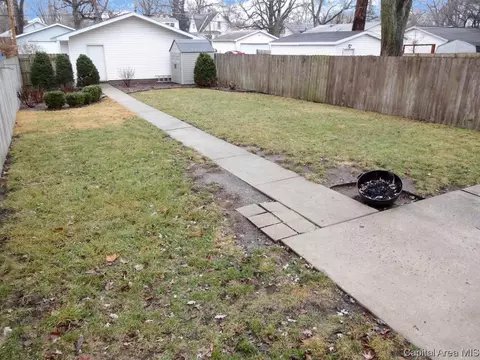 1908 S Spring St, Springfield, IL 62704 photo 9