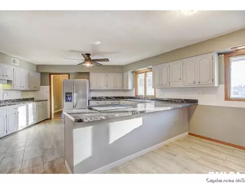 3165 Elmhurst Dr, Springfield, IL 62704 photo 10