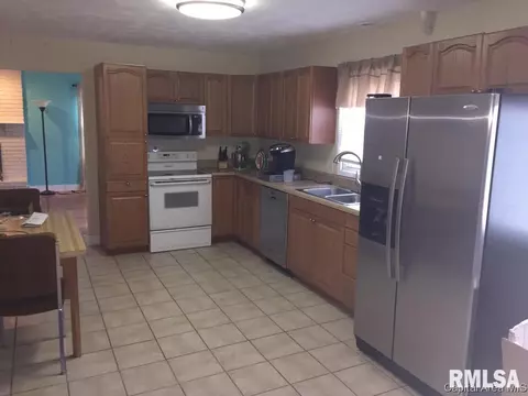 33 Long View Dr, Springfield, IL 62712 photo 2