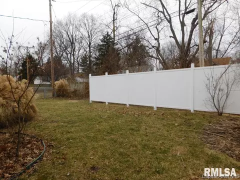 2304 Queensway Rd, Springfield, IL 62703 photo 2