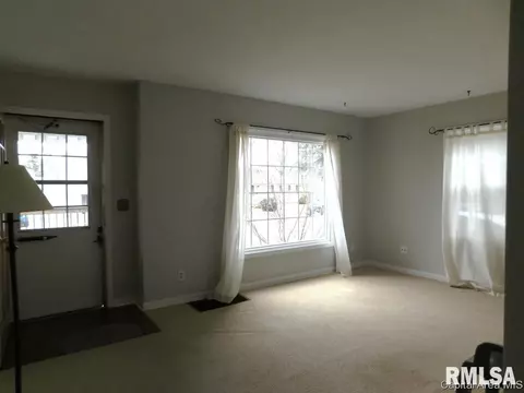 2304 Queensway Rd, Springfield, IL 62703 photo 5
