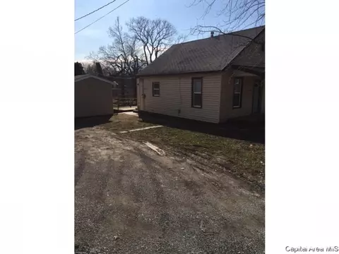 128 E Madison, Riverton, IL 62561 photo 3