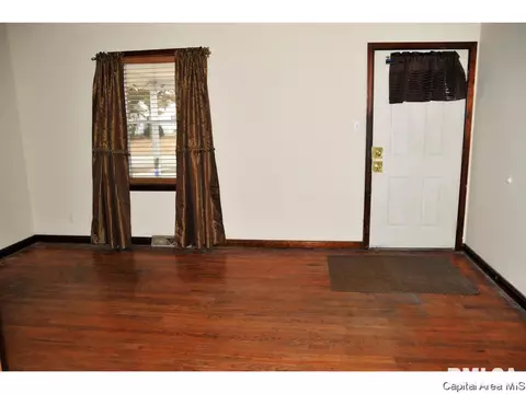 2565 S 4th St, Springfield, IL 62703 photo 2