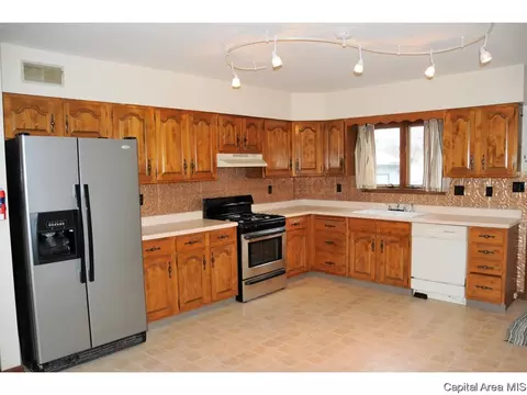 2565 S 4th St, Springfield, IL 62703 photo 6