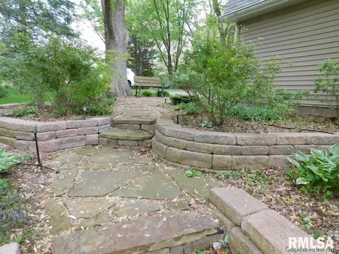 51 Fairview Ln, Springfield, IL 62711 photo 2