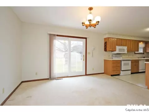 204 Deerhead Ln, Springfield, IL 62704 photo 6