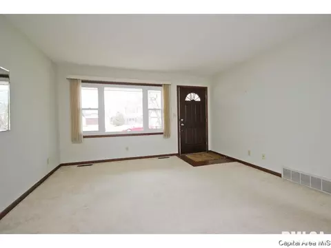 204 Deerhead Ln, Springfield, IL 62704 photo 2