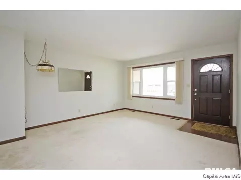 204 Deerhead Ln, Springfield, IL 62704 photo 3