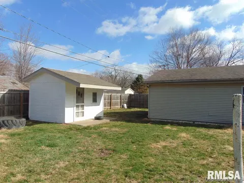 303 E Locust, Chatham, IL 62629 photo 12