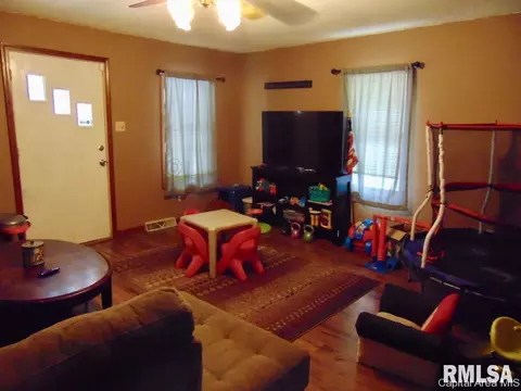 303 E Locust, Chatham, IL 62629 photo 4