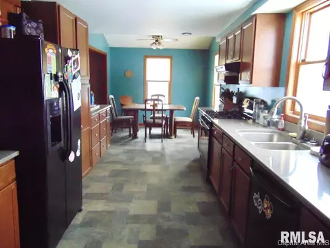 303 E Locust, Chatham, IL 62629 photo 6