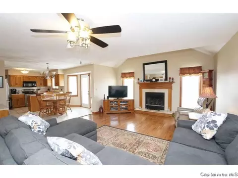 1801 Hunter Ridge Dr, Springfield, IL 62704 photo 14