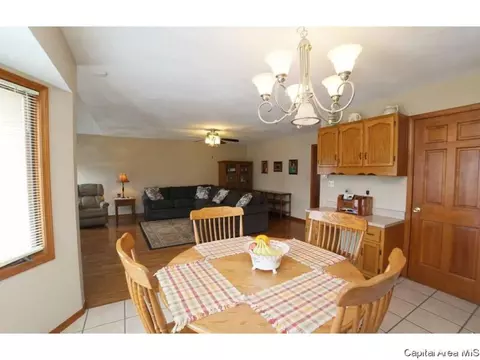 1801 Hunter Ridge Dr, Springfield, IL 62704 photo 17