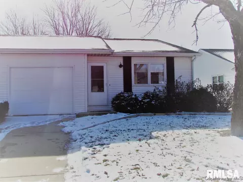 2514 Austin Dr, Springfield, IL 62704 photo 1