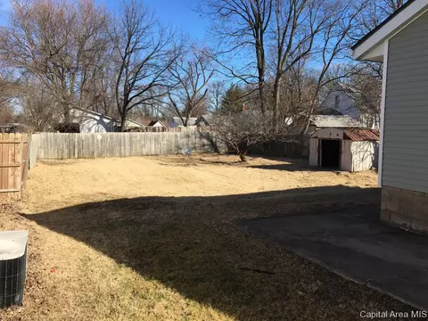 941 E Griffiths Ave, Springfield, IL 62702 photo 2