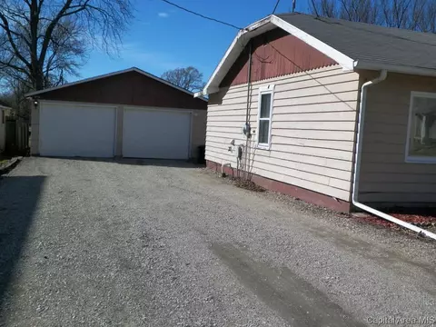 116 S Pilot St, Oneida, IL 61467 photo 3