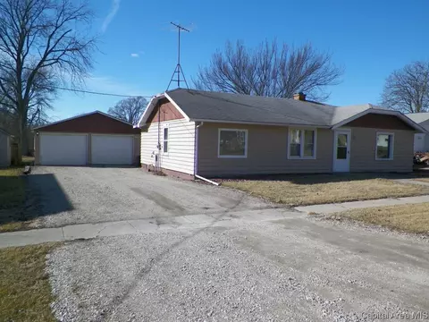 116 S Pilot St, Oneida, IL 61467 photo 2