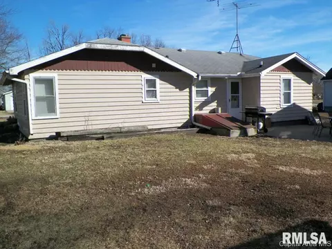 116 S Pilot St, Oneida, IL 61467 photo 6