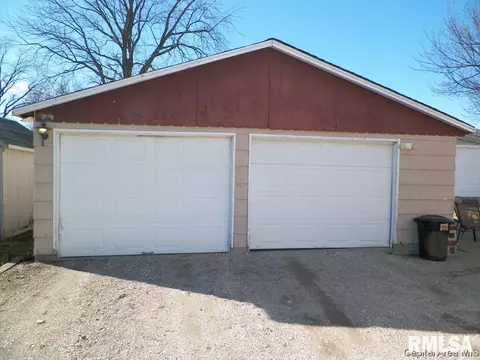 116 S Pilot St, Oneida, IL 61467 photo 4