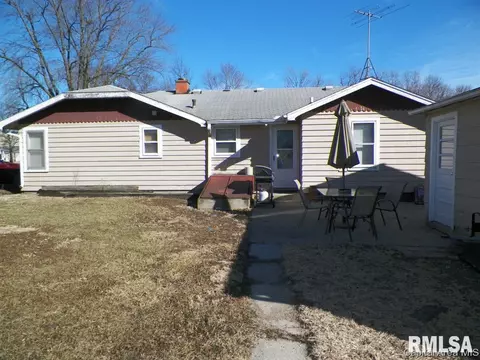 116 S Pilot St, Oneida, IL 61467 photo 5