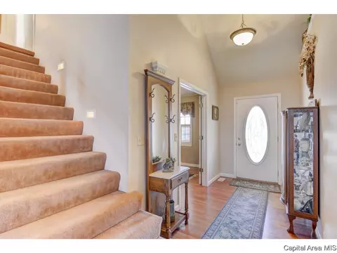 390 Walnut Gln, Springfield, IL 62707 photo 2