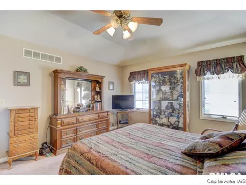 390 Walnut Gln, Springfield, IL 62707 photo 15