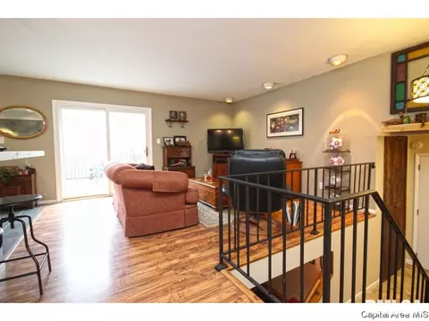 604 Kenyon Dr, Springfield, IL 62704 photo 2