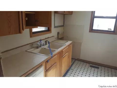 2138 E Adams St, Springfield, IL 62703 photo 8
