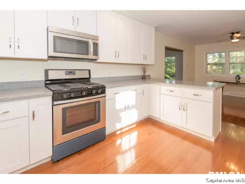 2121 Cardinal Dr, Springfield, IL 62704 photo 7
