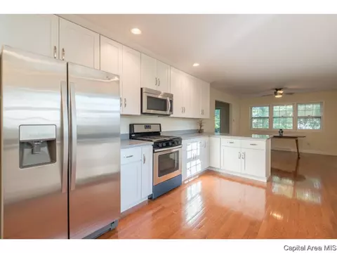 2121 Cardinal Dr, Springfield, IL 62704 photo 2