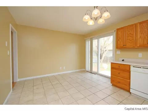 3328 Red Bud Ln, Springfield, IL 62712 photo 7