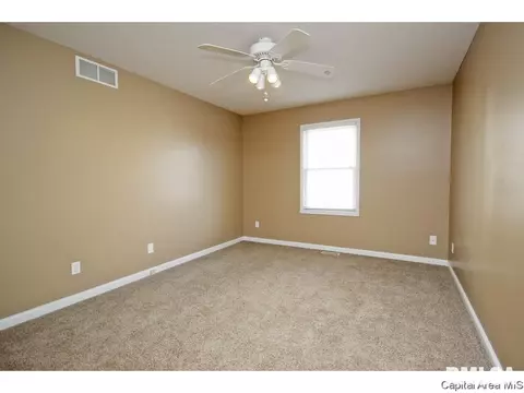 3328 Red Bud Ln, Springfield, IL 62712 photo 13
