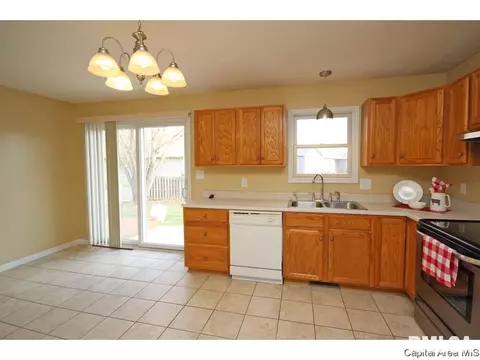 3328 Red Bud Ln, Springfield, IL 62712 photo 9