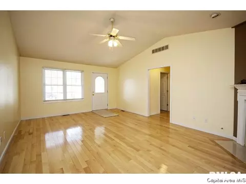 3328 Red Bud Ln, Springfield, IL 62712 photo 4