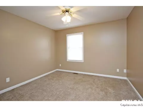 3328 Red Bud Ln, Springfield, IL 62712 photo 17