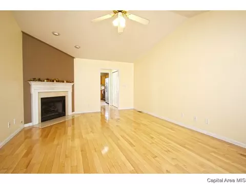 3328 Red Bud Ln, Springfield, IL 62712 photo 5