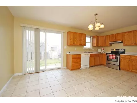 3328 Red Bud Ln, Springfield, IL 62712 photo 10