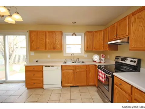3328 Red Bud Ln, Springfield, IL 62712 photo 11